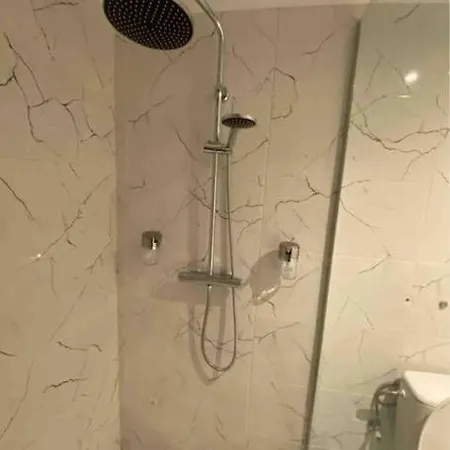 Apartment Superbe Full Equipe Avec Cour Exterieur *